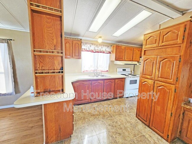 Building Photo - 80 Stanley Dr