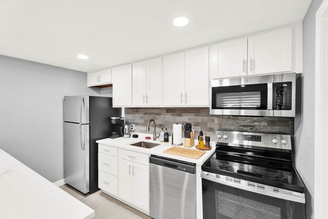 Building Photo - Roanoke Villas Apartments