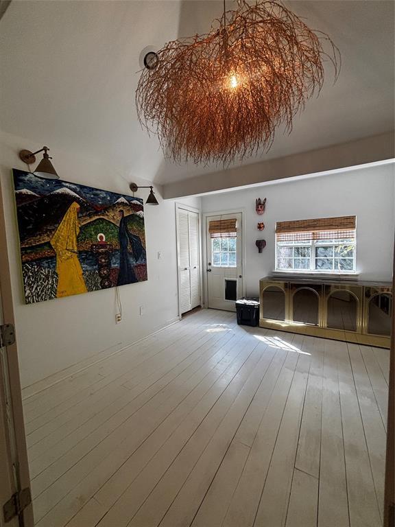 Building Photo - 917 E 39th St