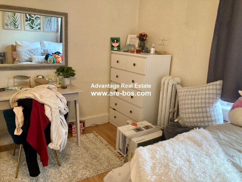 Building Photo - 62 Egmont St