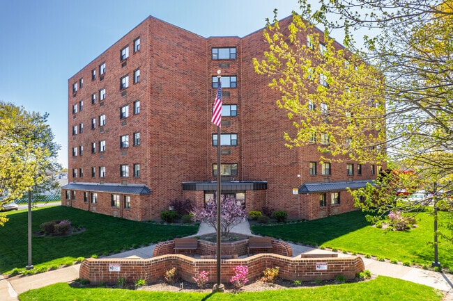 Building Photo - Midtowne Apartments