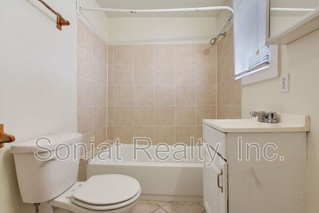 Building Photo - 8409 Cohn St