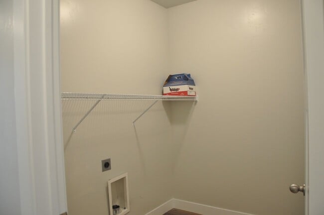 Building Photo - 3 bedroom, 2 bathroom house located in the desirable area of Saratoga Springs/ Lehi, UT