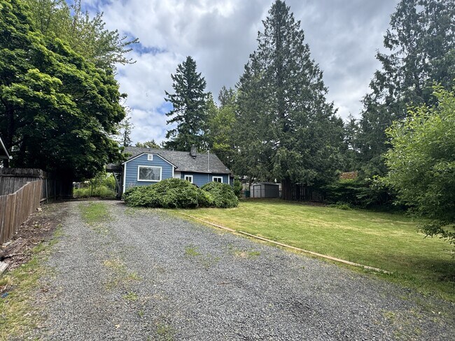 Building Photo - 8950 SW 69th Ave