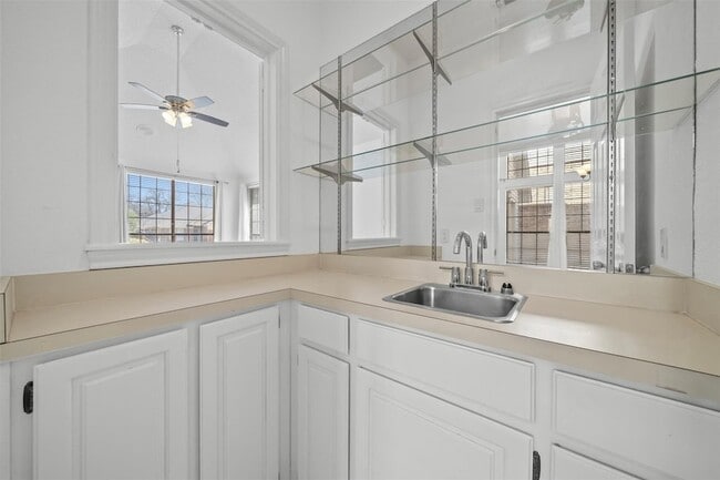 Building Photo - 1205 Olde Towne Dr