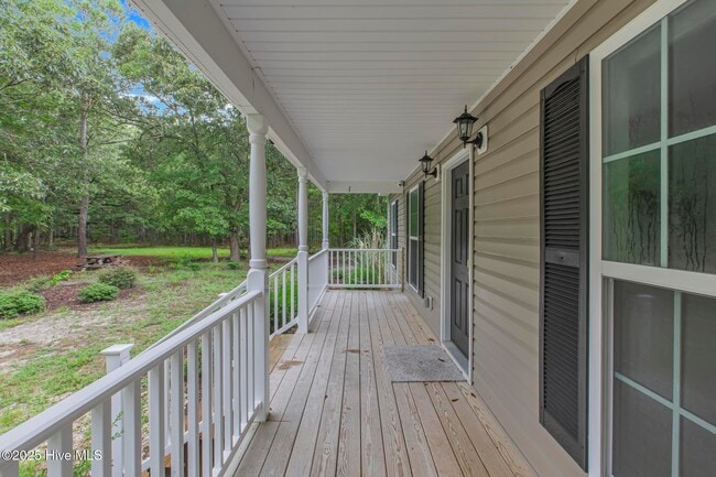 Building Photo - 394 White Sand Rd