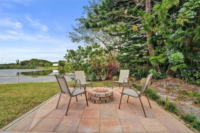 Building Photo - 1020 Bayberry Point Dr