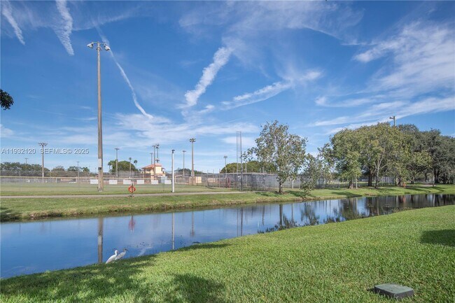 Building Photo - 1155 Coral Club Dr