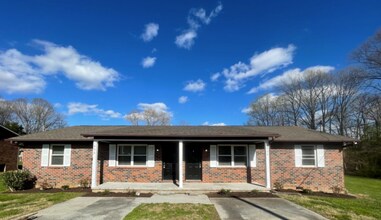 Building Photo - Cozy Townhome located in West Knox