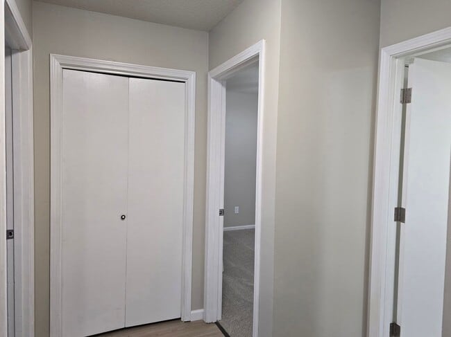 Building Photo - 5814-5816 NW Walnut Ct