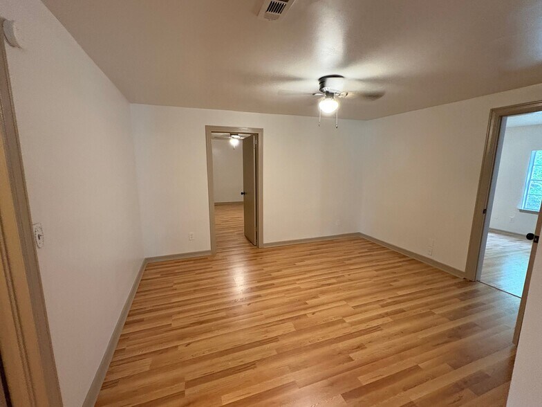 Building Photo - 861 Welworth St