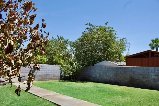 Building Photo - 30650 Avenida Del Yermo