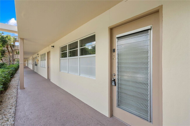 Building Photo - 2301 Lucaya Bend