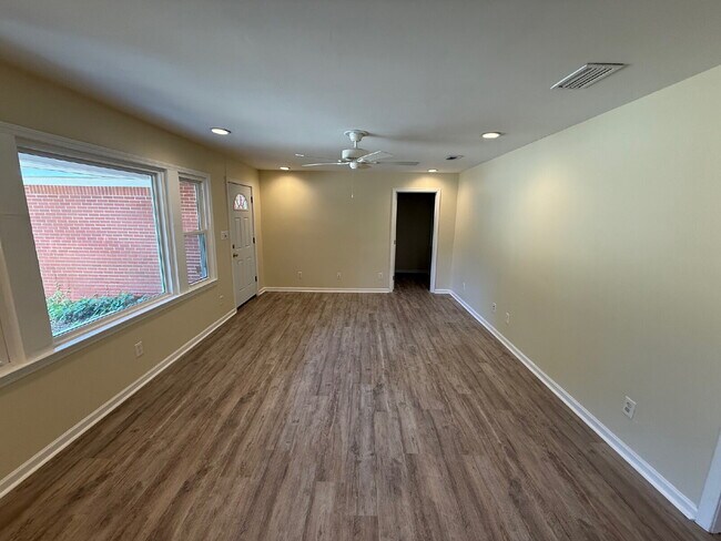Building Photo - Nice 5 bedroom , 3 bath home located in Mobile.  $75 per applicant
