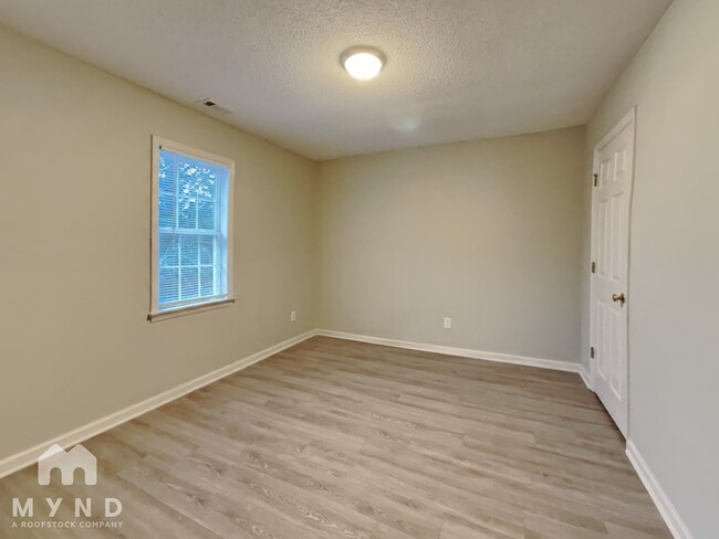 Building Photo - 606 Blazing Star Ct