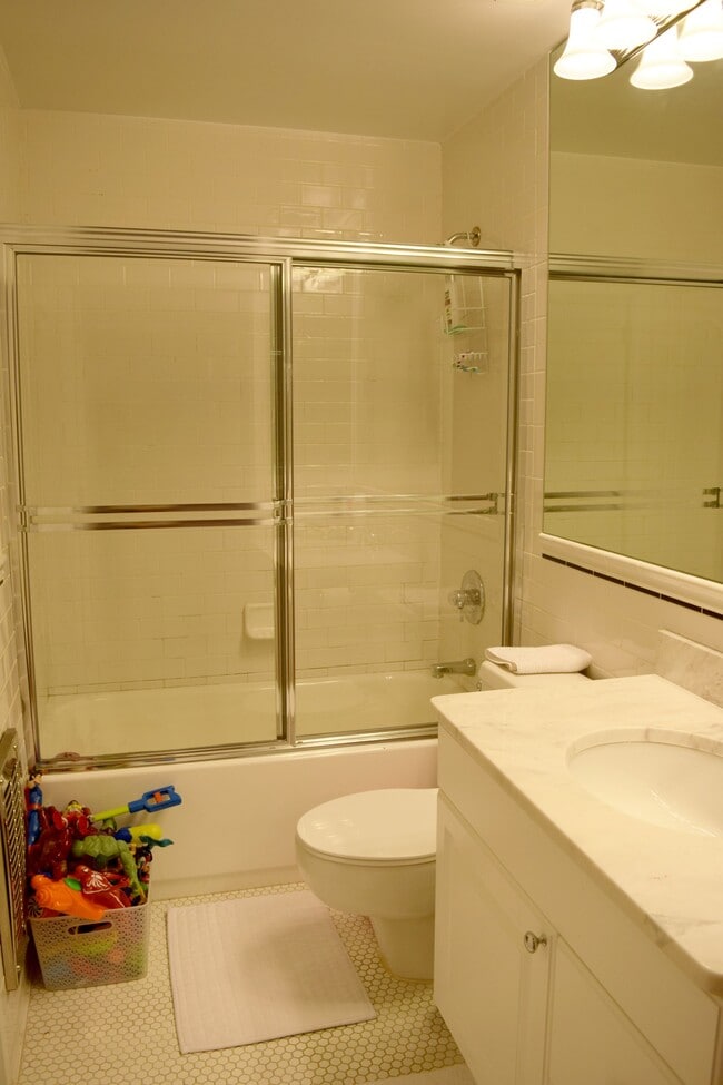 Building Photo - 25 Murray St