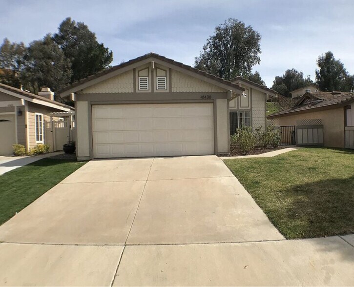 Building Photo - 41430 Avenida De La Reina