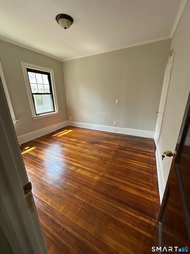 Building Photo - 304 Edgewood St