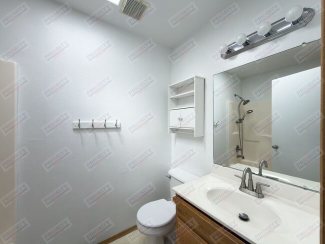 Building Photo - Single Family Home with 4 Bedrooms