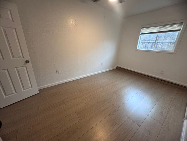 Building Photo - New Flooring & Paint!