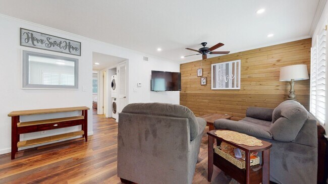 Building Photo - Charming 2-bedroom in Redwood Shores - $3,995/mo