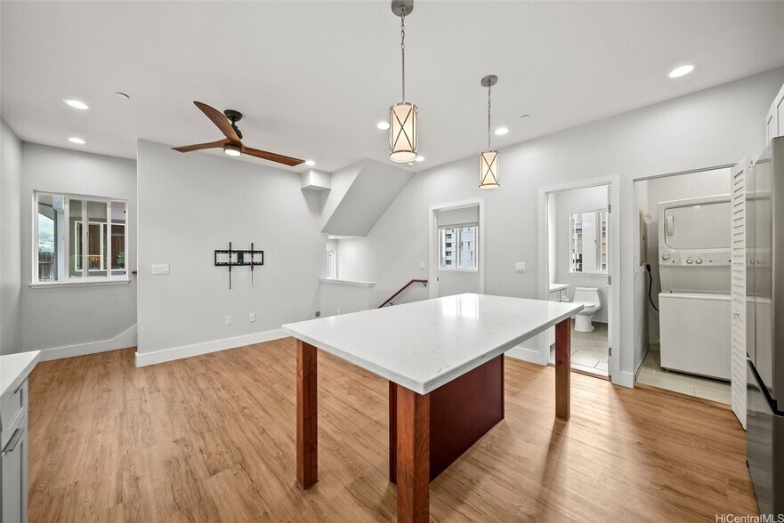 Building Photo - 1060 Spencer St