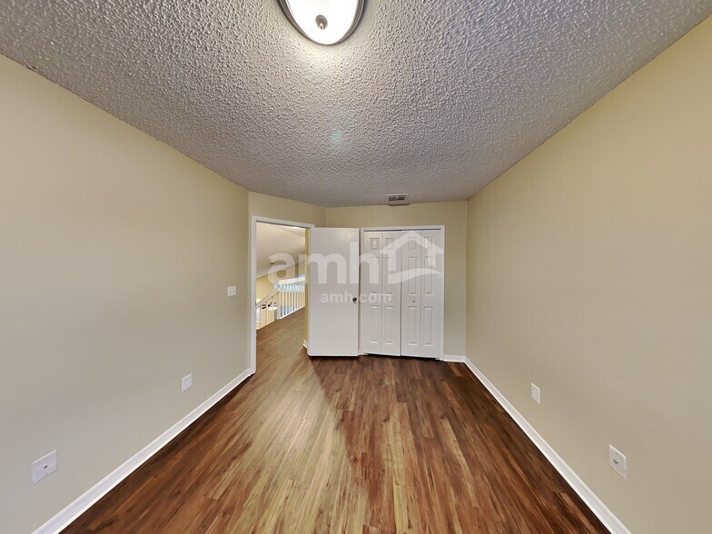 Building Photo - 119 Lancer Oak Dr