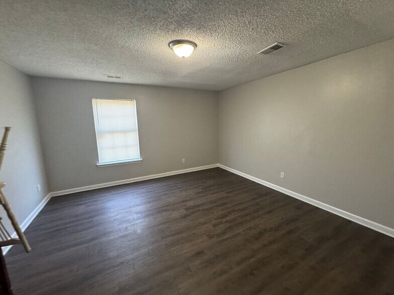 Building Photo - 5164 Walton Lake