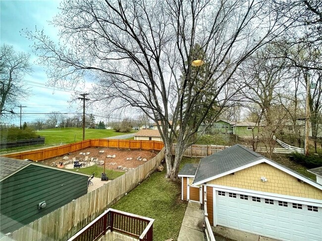 Building Photo - 403 Monroe Ave S