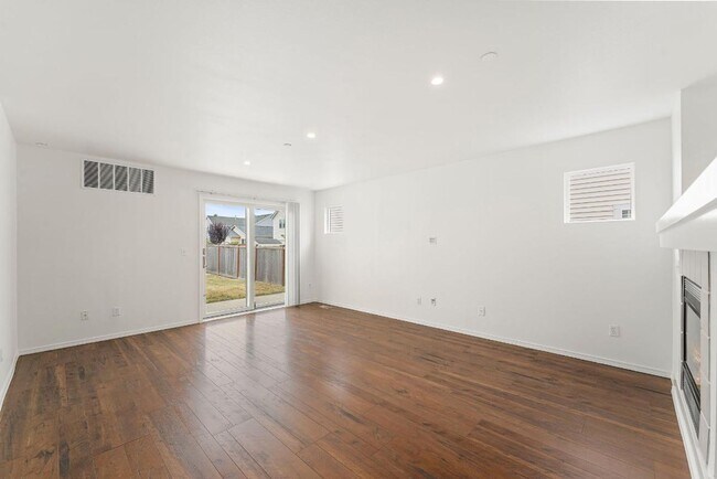 Building Photo - Spacious DuPont Home with A/C, Bonus Loft, Large Patio & Fully Fenced Yard!