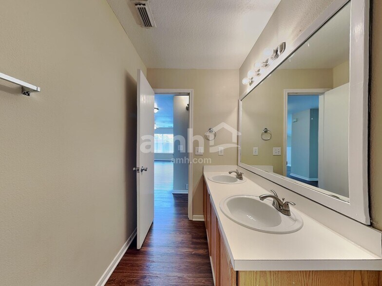 Building Photo - 651 Cypresswood Ter