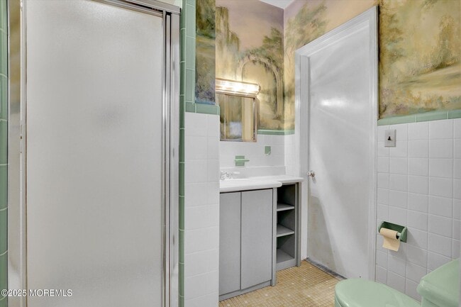 Building Photo - 589 Westwood Ave