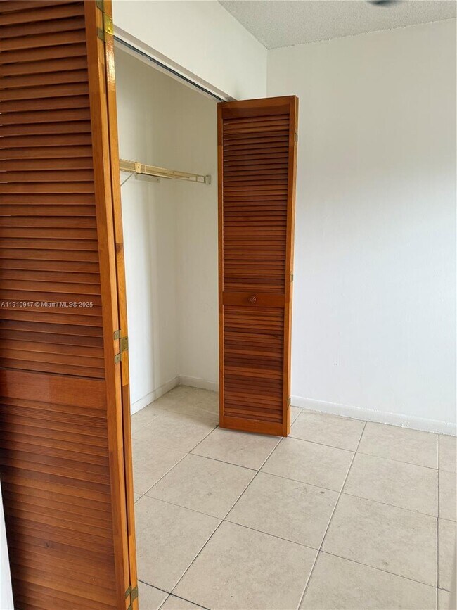 Building Photo - 12810 SW 43rd Dr