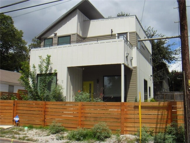 Primary Photo - 2328 Santa Maria St