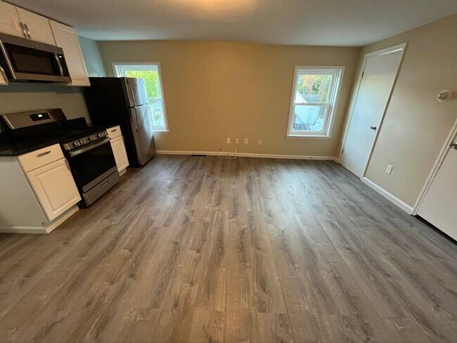 Building Photo - Gorgeous Studio Apartment in Quiet Pittsfield Street