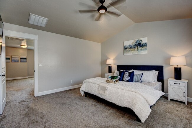 Building Photo - 2580 E Blackstone Dr