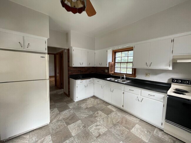 Building Photo - 3958 E Plankinton Ave