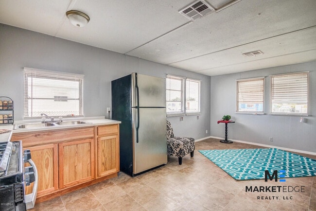 Building Photo - 2Bed/1Bath Home at 135th Ave/Glendale! JOI...