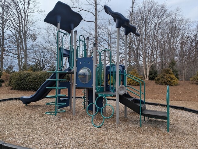 Building Photo - 2 Planters Pl