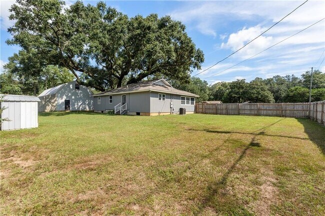Building Photo - 2762 Hillcrest Rd