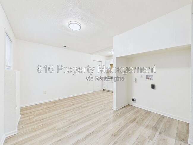Building Photo - 6711 Agnes Ave
