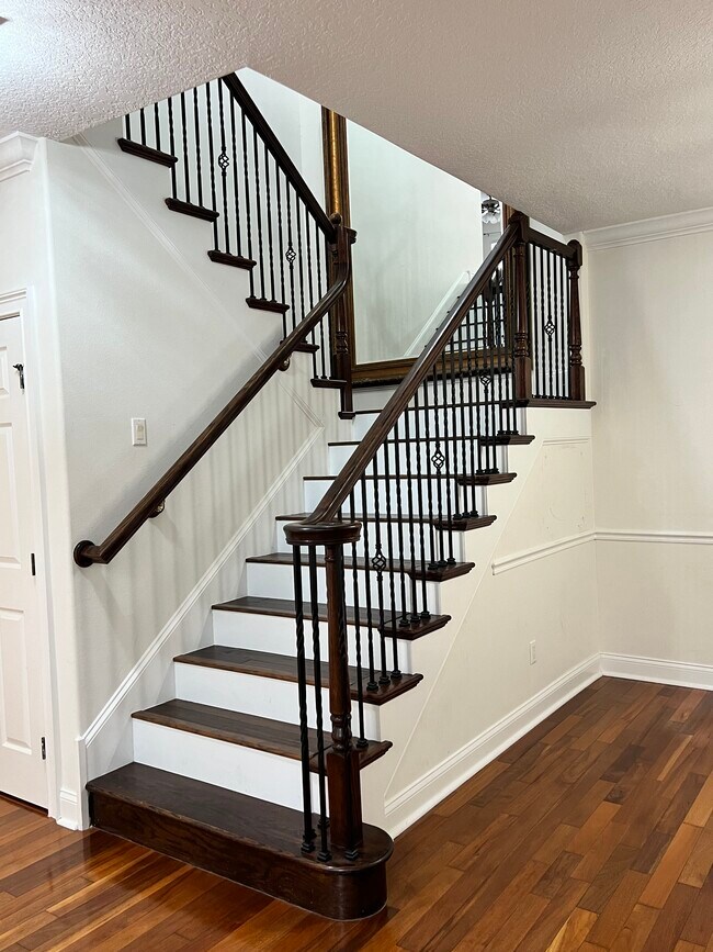 Building Photo - 7457 Regina Way