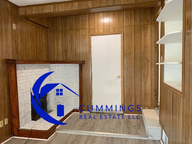 Building Photo - Nice Three Bedroom With Tons of Storage