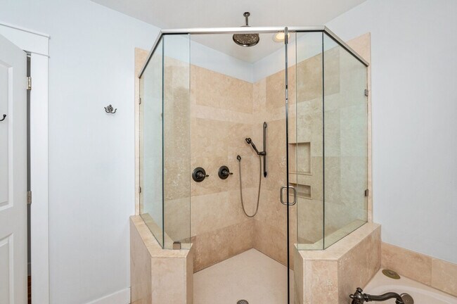 Building Photo - 87 Barracuda St