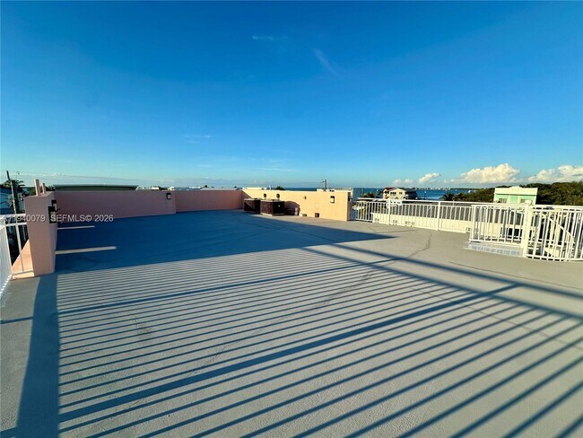 Building Photo - 1516 Aqueduct Ln