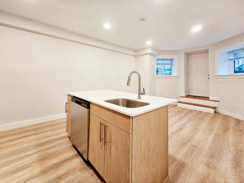 Building Photo - 501 Beacon St