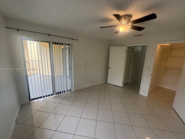 Building Photo - 9999 Summerbreeze Dr