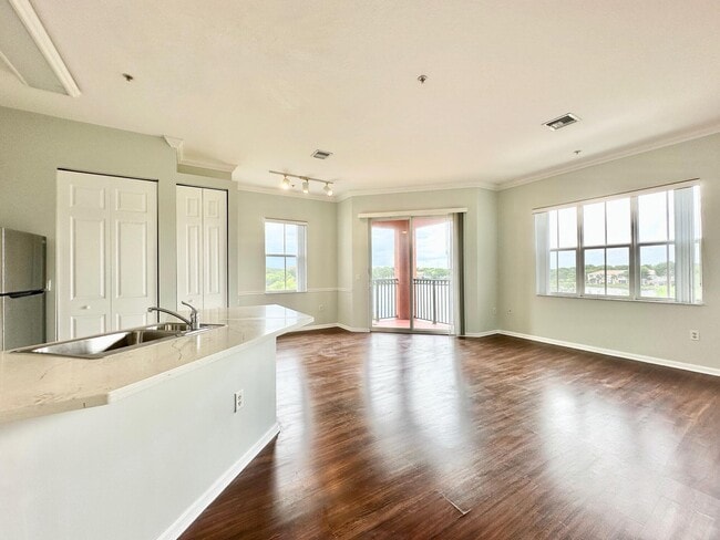 Building Photo - 4600 SW 160th Ave