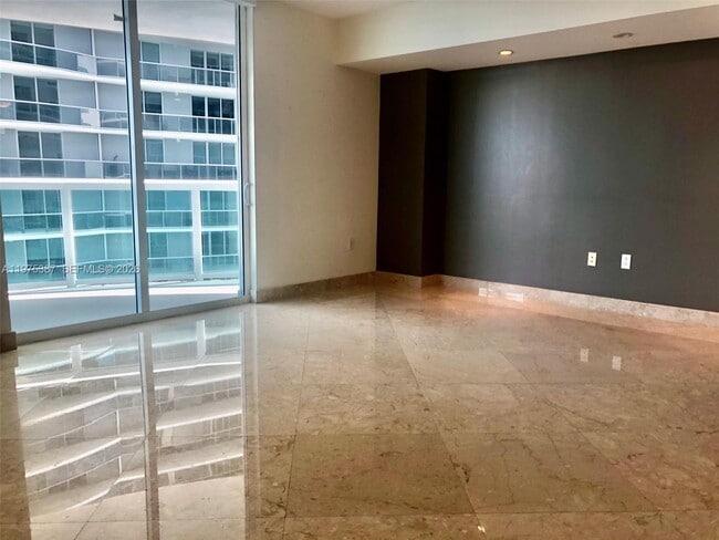 Building Photo - 1800 N Bayshore Dr