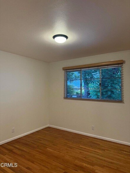 Building Photo - 5651 N Bryn Mawr St